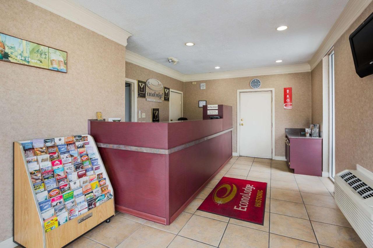 וויליאמסבורג Econo Lodge Historic Area מראה חיצוני תמונה