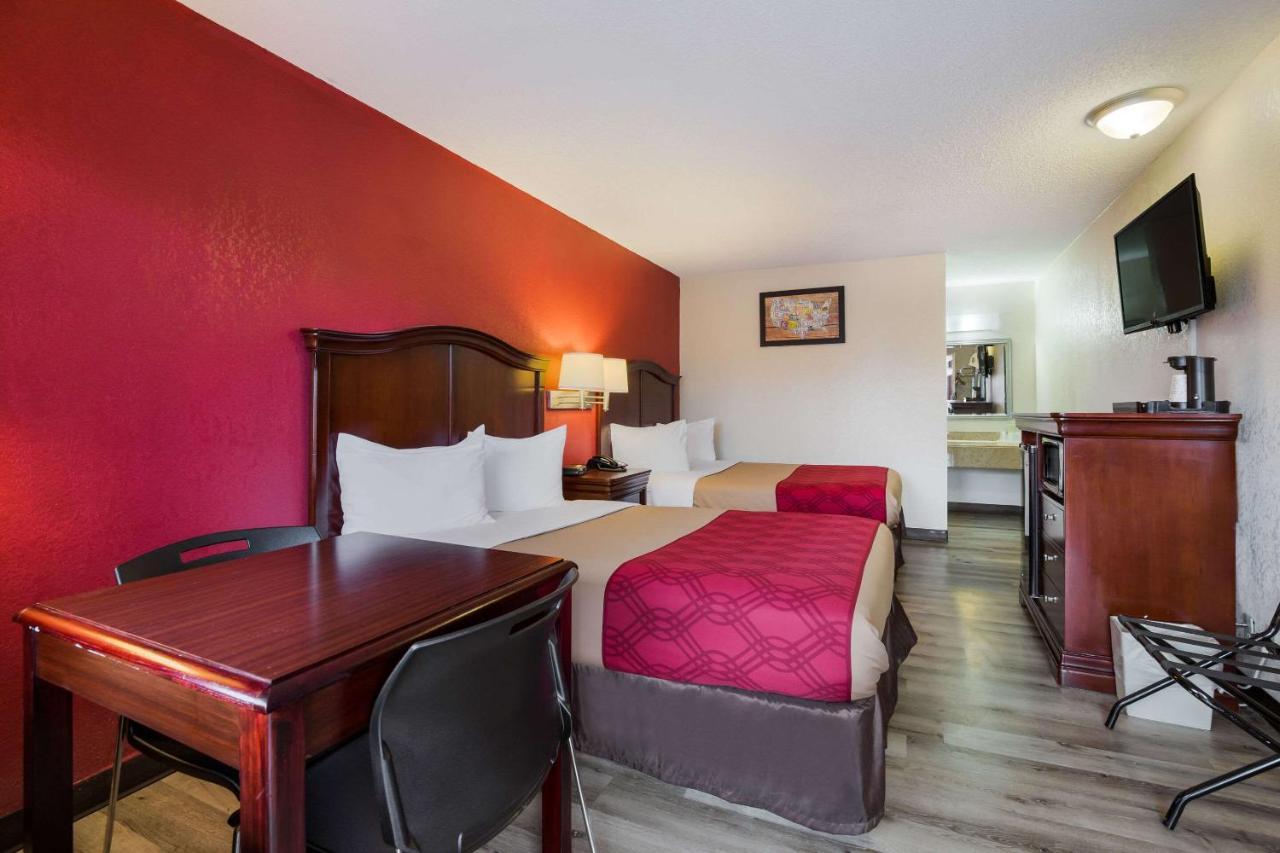 וויליאמסבורג Econo Lodge Historic Area מראה חיצוני תמונה