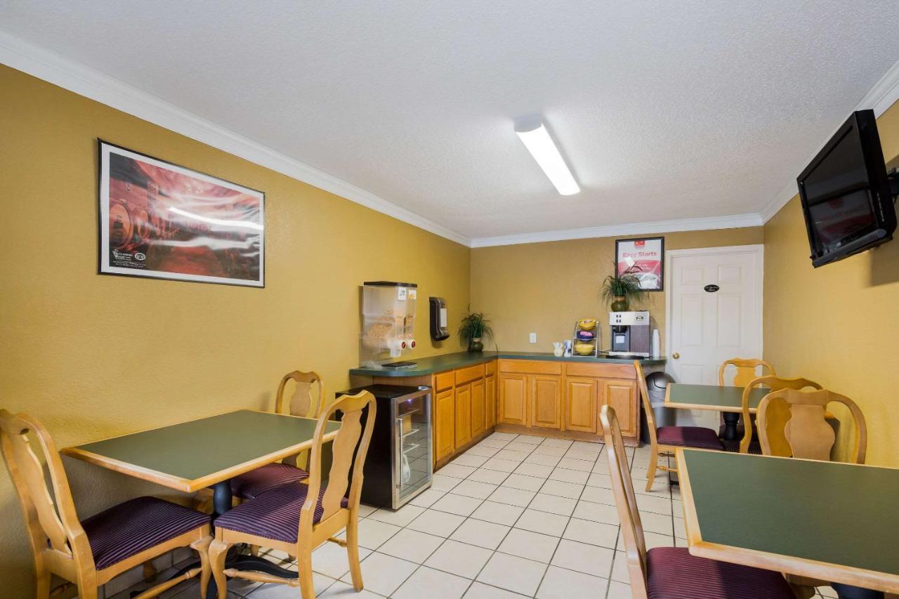 וויליאמסבורג Econo Lodge Historic Area מראה חיצוני תמונה