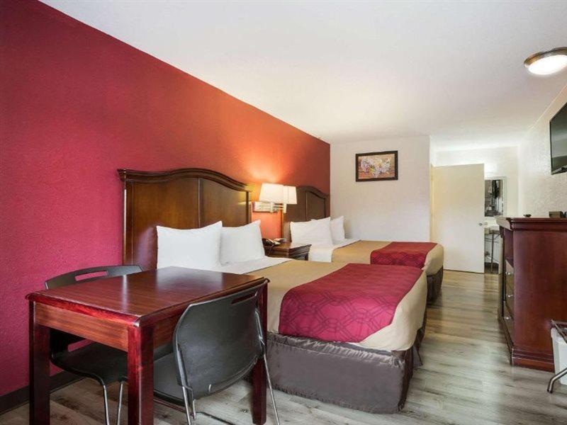 וויליאמסבורג Econo Lodge Historic Area מראה חיצוני תמונה