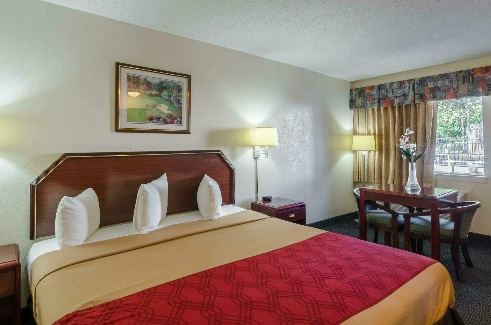 וויליאמסבורג Econo Lodge Historic Area מראה חיצוני תמונה