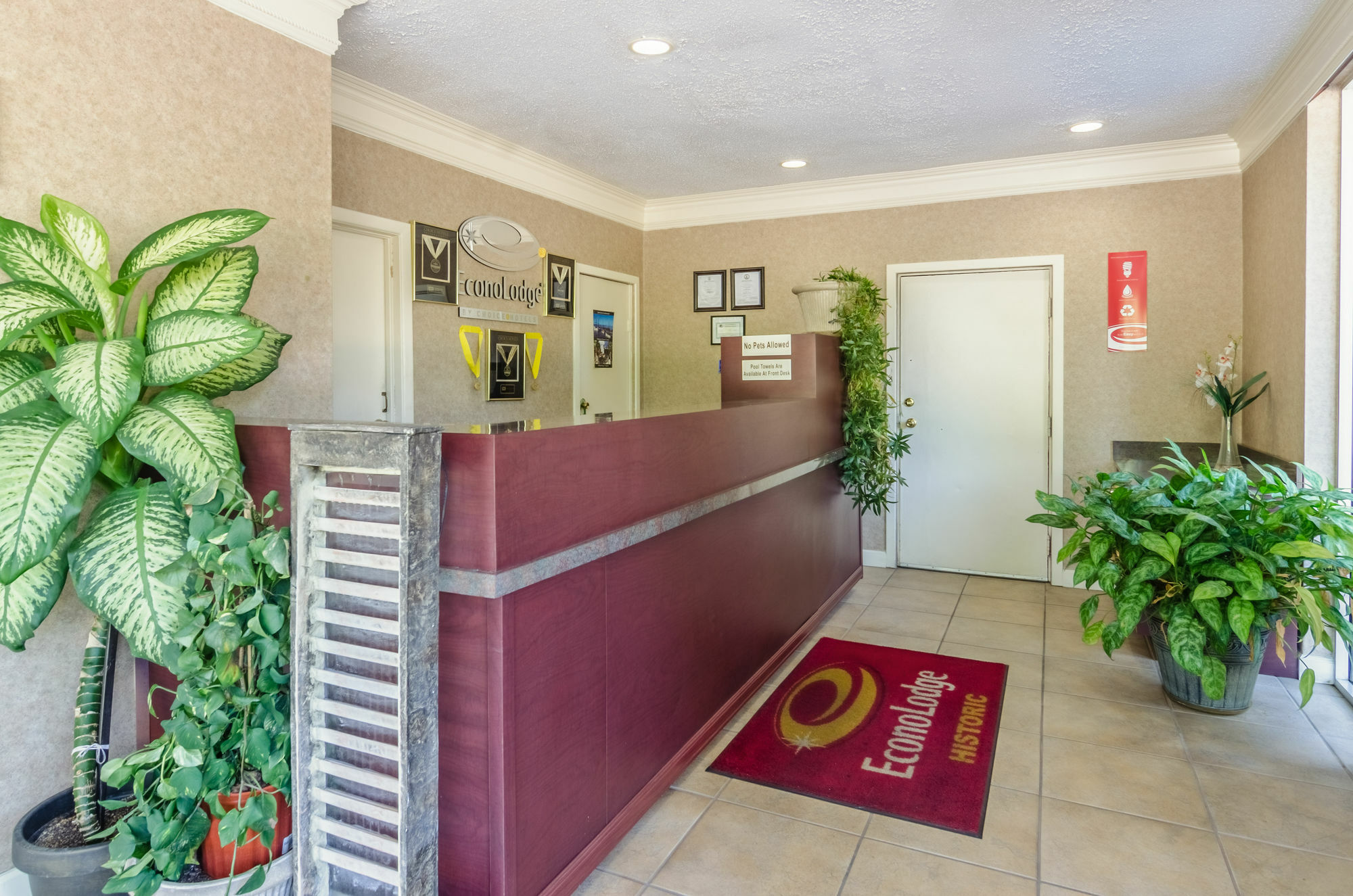 וויליאמסבורג Econo Lodge Historic Area מראה חיצוני תמונה